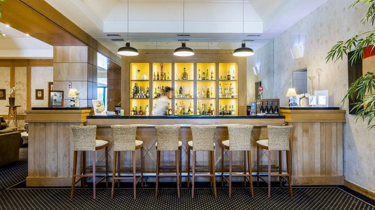 Riviera- bar.jpg