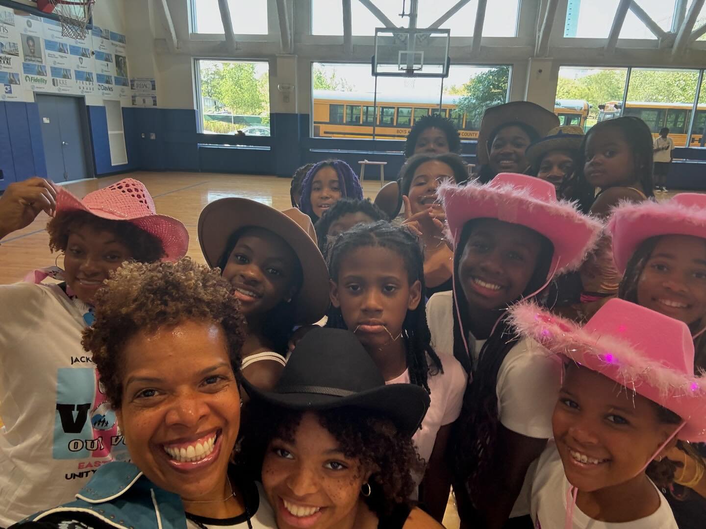 In honor of @jackandjillinc Carol Robertson Day I choreographed a Line Dance for my @jjessexhudson chapter to @beyonce Blackbird cover originally written by @PaulMcCartney. 

I was happy to have had the opportunity to connect us as a community throug