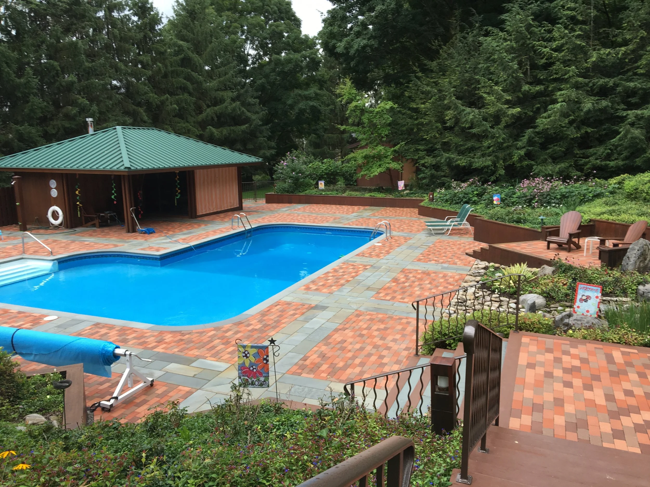 The bluestone linear pavers and the clay bricks are now completed as well as the new custom bluestone pool coping. The project is now completed and a transformation to this property that will last for many years to come.