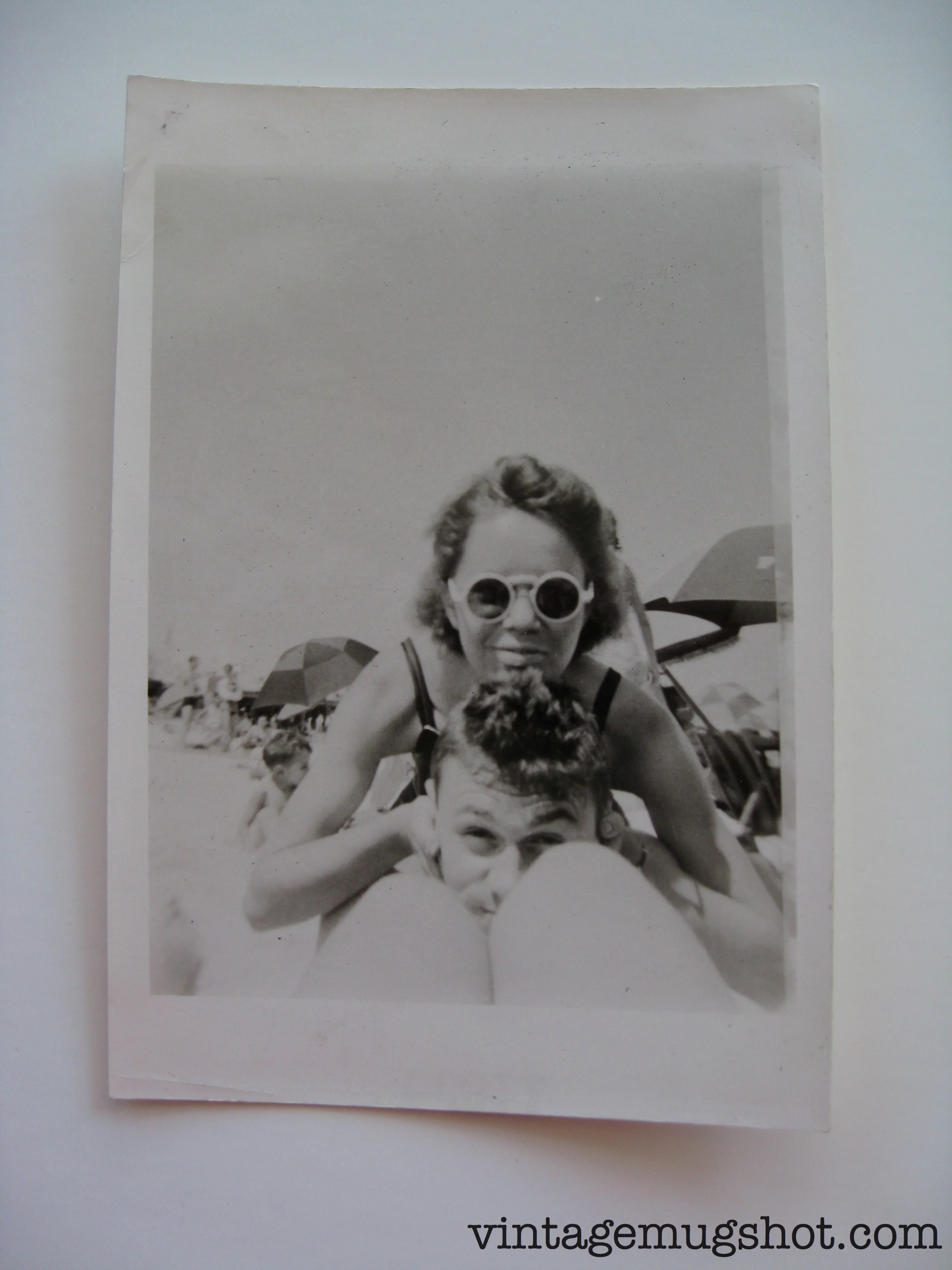 beach_sunglasses_1.jpg