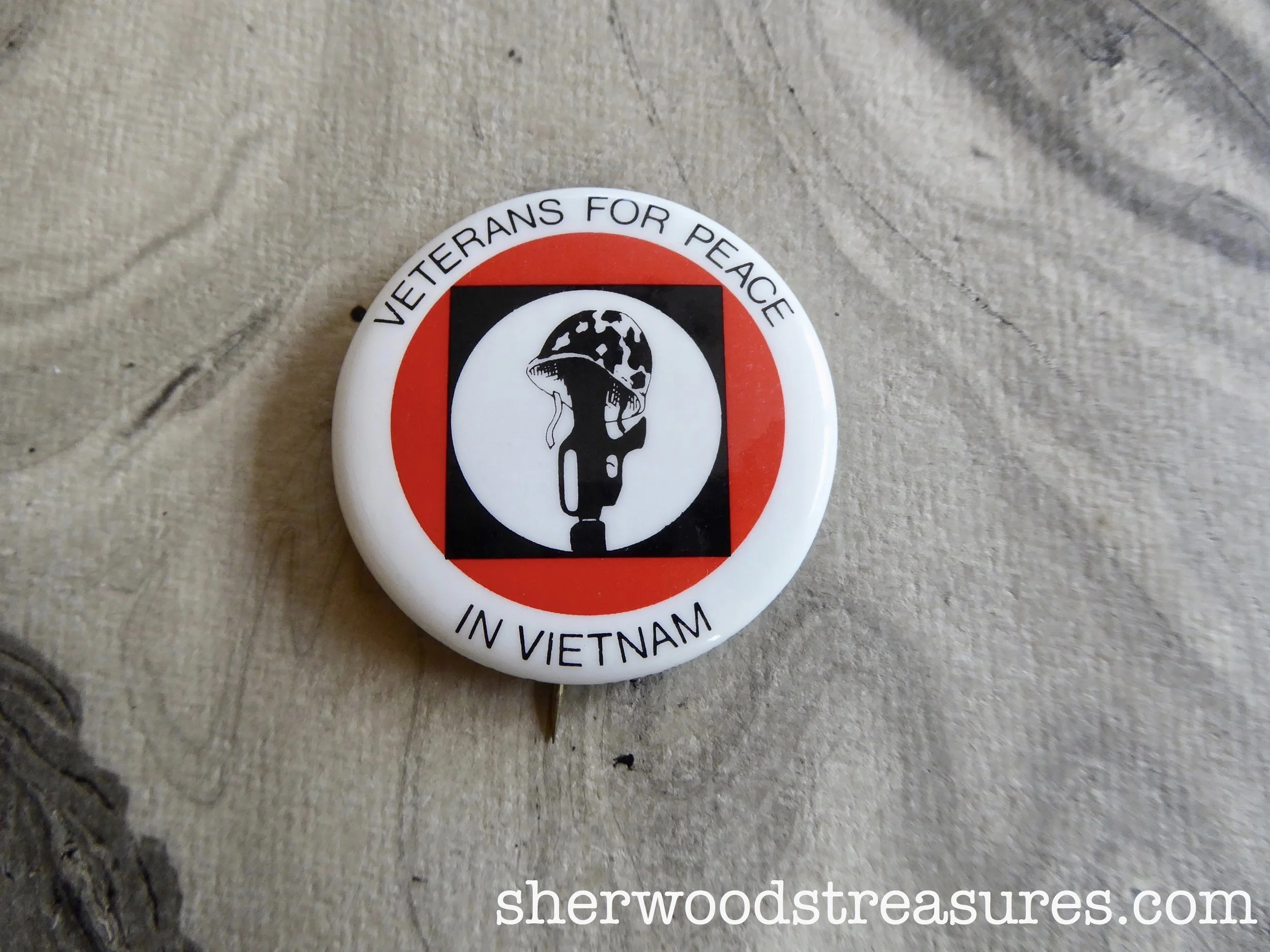 “Veterans For Peace in Vietnam" 1967 Anti-Vietnam Button