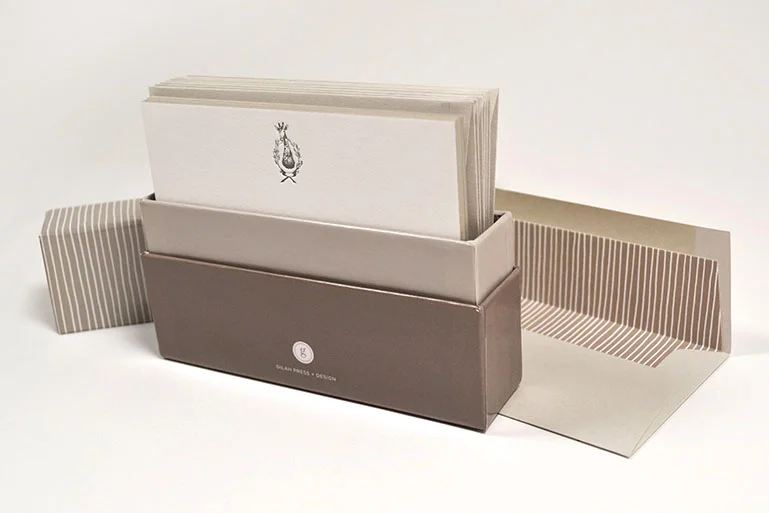 taxidermymounts_boxednotes_boxenvliner_crop.jpg