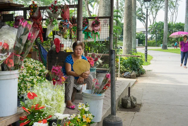 354abe078d798fe7-622b90a11825217e-flowerladyW.jpg