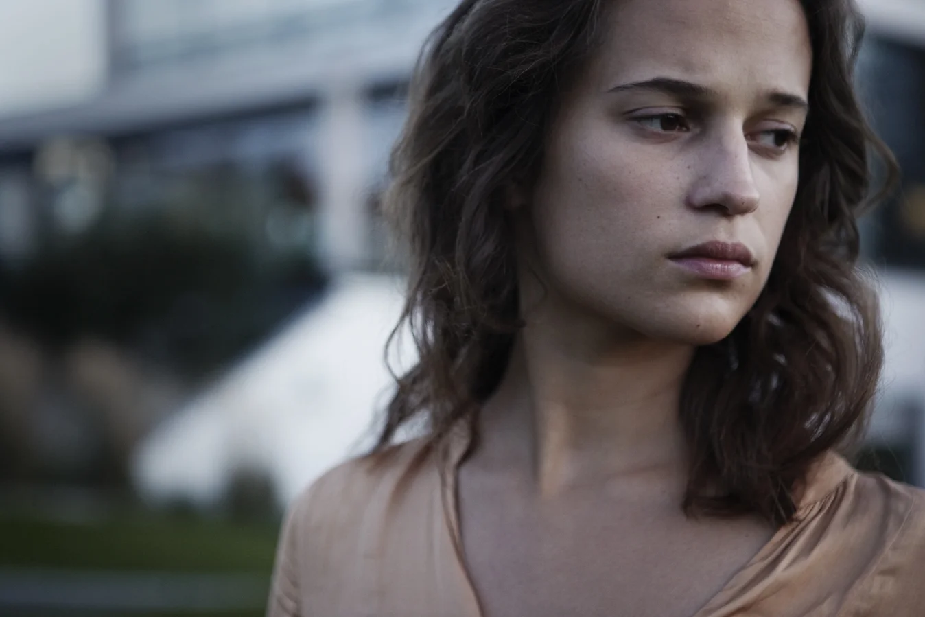 ALICIA VIKANDER / HOTELL / B-REEL