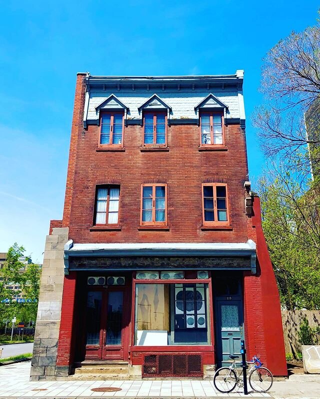 Haiku
Griffintown grazing
Standing up for what is just
Even if alone.
*
*
*
*
*
#city #urban #architecture #gentrification #streetphotography #montreal #mtl #cityliving #mtlmoments #mtlscene #standup #dowhatisright #haiku #haikupoetry