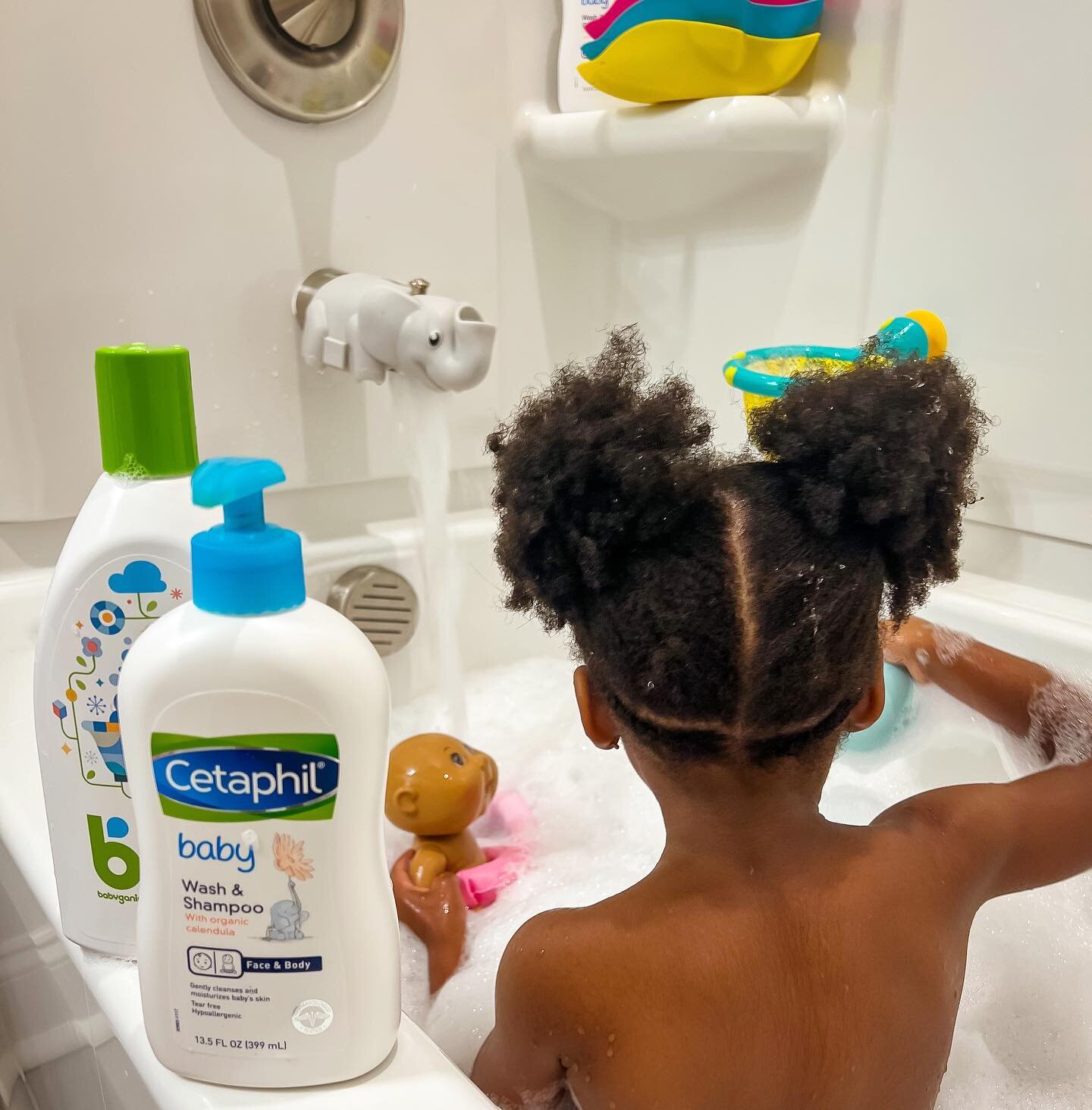 Enjoying a different kind of bubbly; the toddler version.

@cetaphilus and @babyganics is always in the mix. When Tori says &ldquo;more bubbles&rdquo; a little bit of @babyganics Bubble Bath goes a long way!

#saturdayvibes