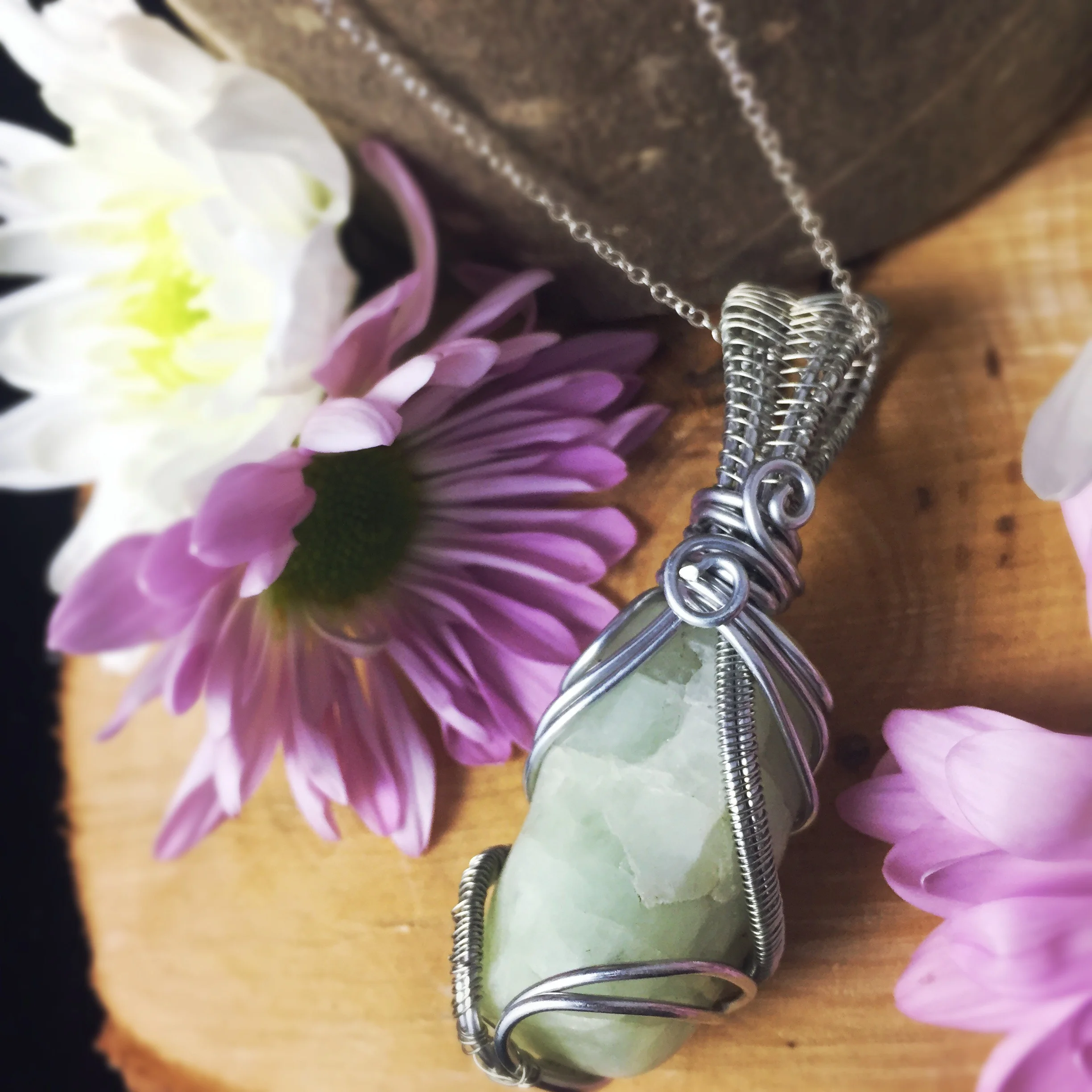 Aquamarine healing crystal pendant