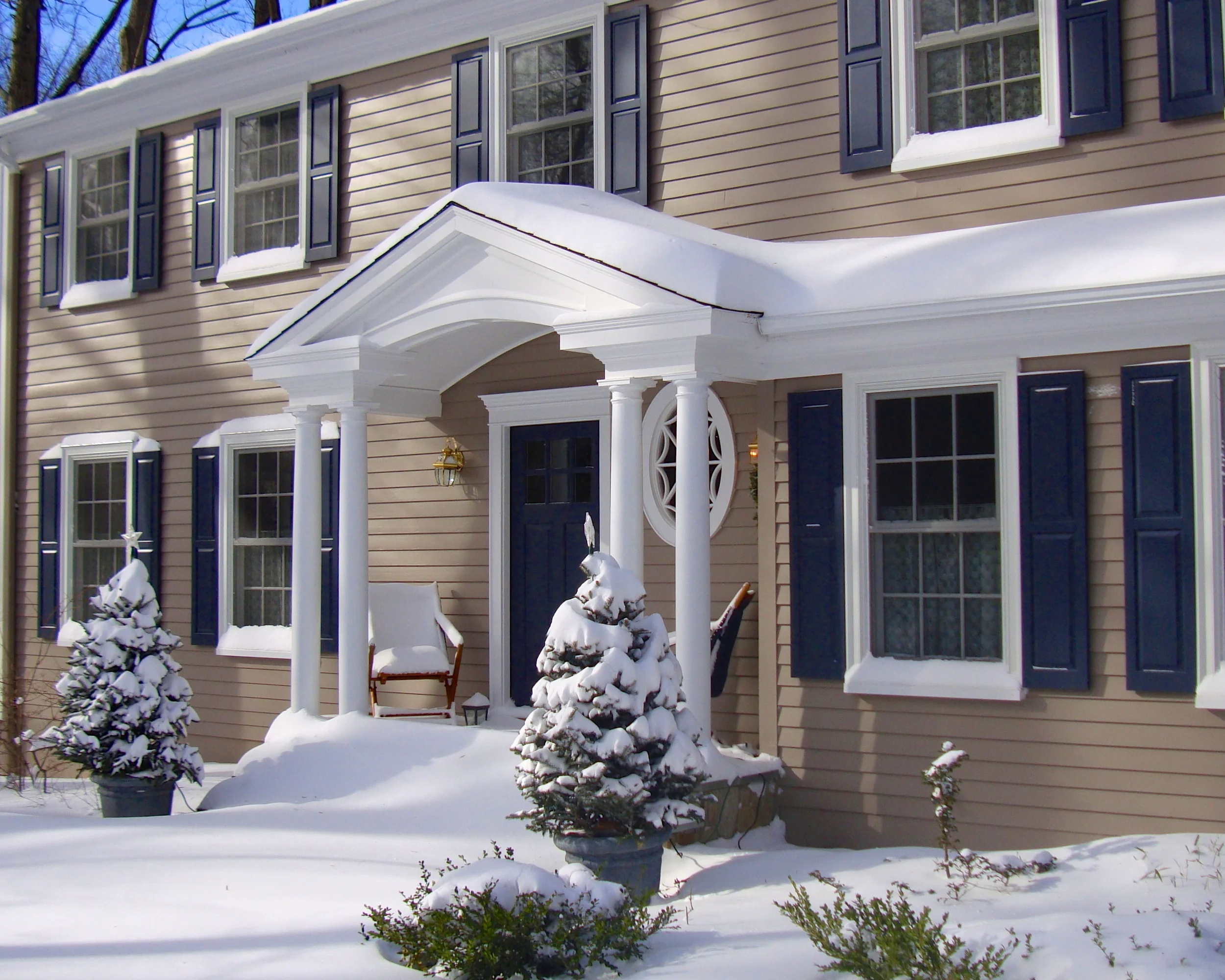 2010-12 front of house in first snow 626 -8x10.jpg