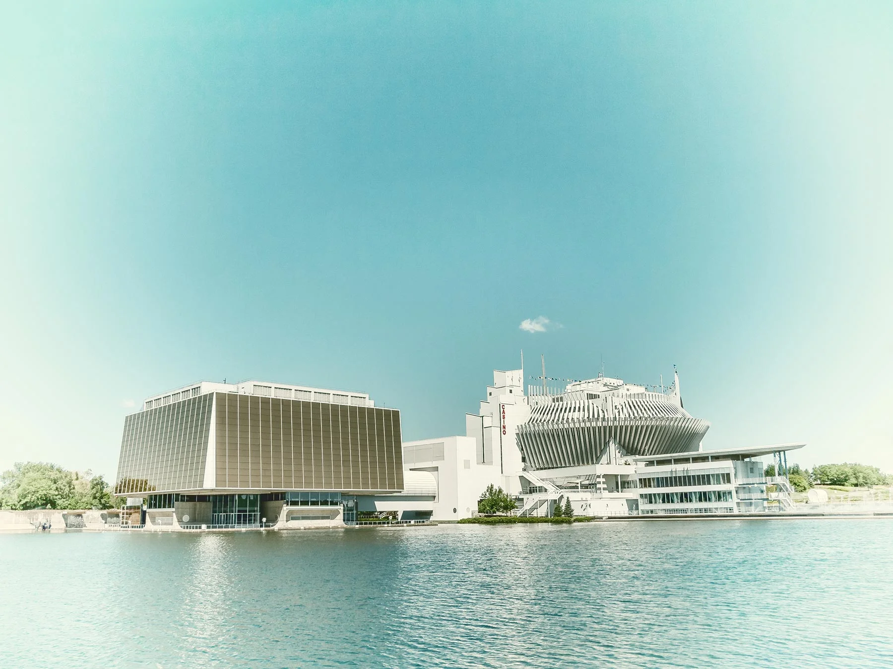 _1000187-casino.jpg