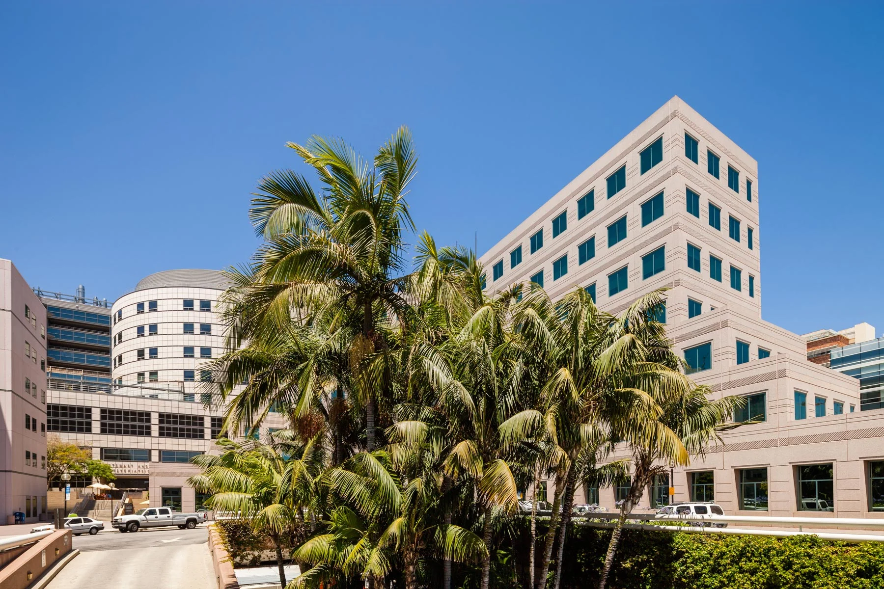 UCLA-Med-Exterior-4.jpg
