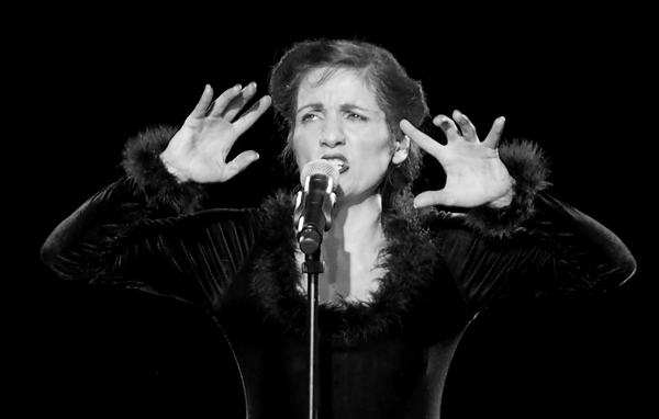 Michaela Burger as Edith Piaf