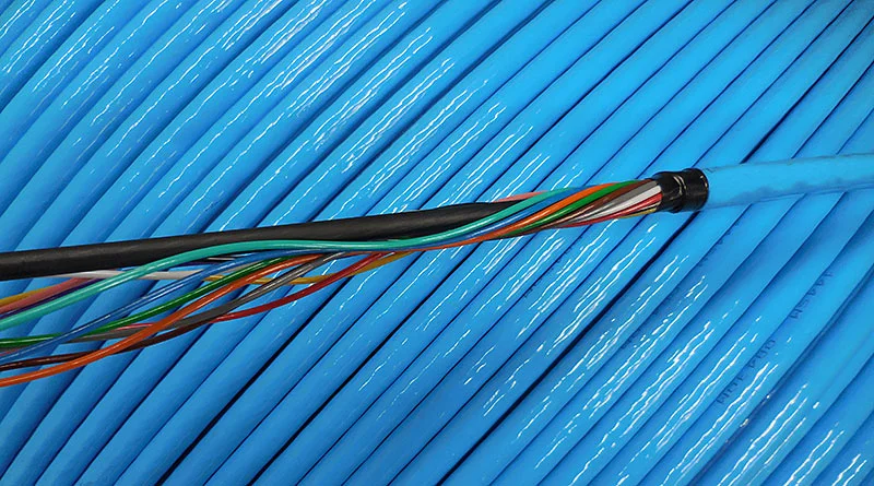 BLUECABLE_ECPOSEDFIBREWEB.jpg