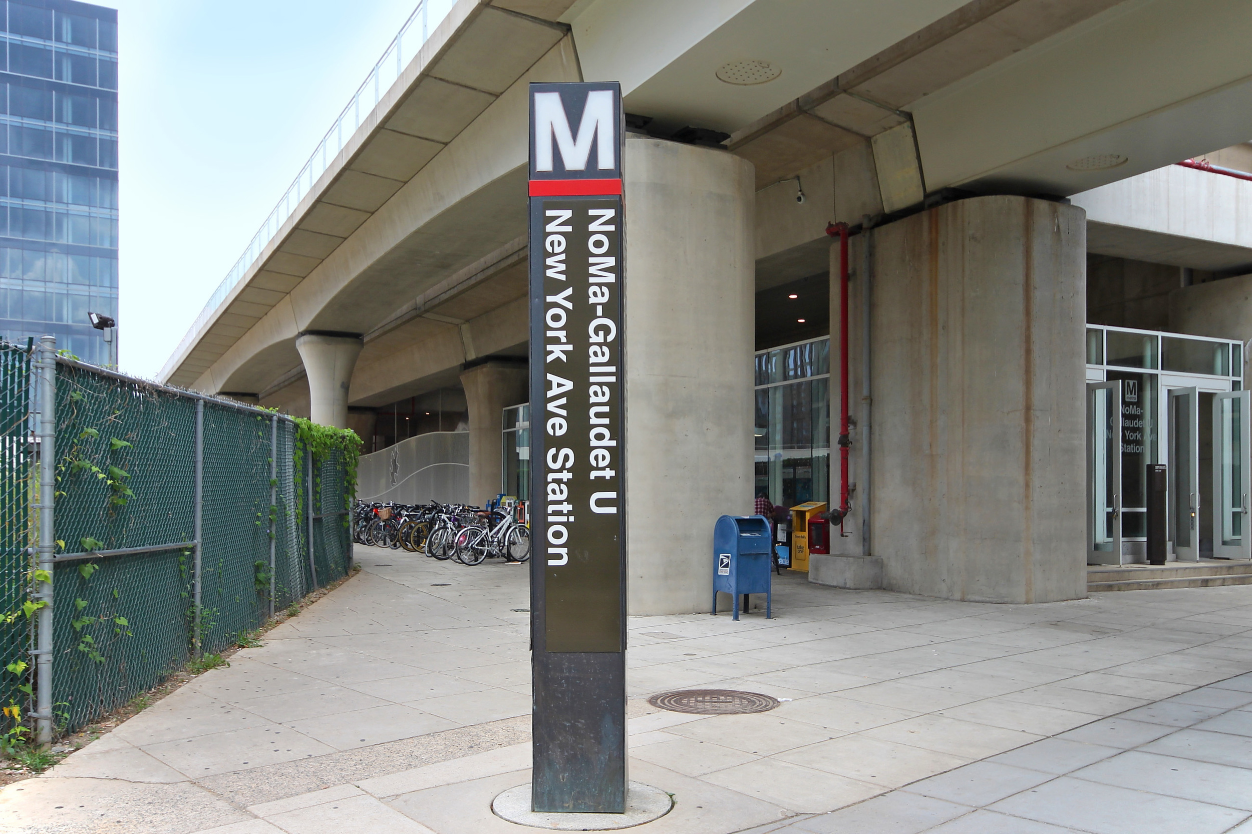 Metro is 5 Minute Walk