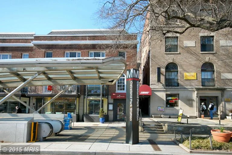 Walk to Two Metros.jpg