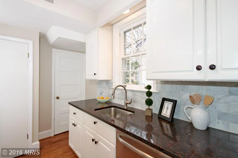 Kitchen1.jpg