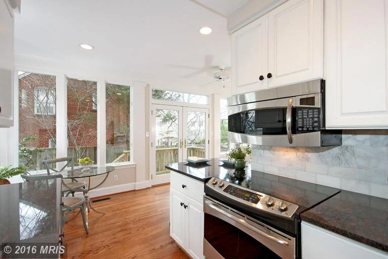 Kitchen2.jpg