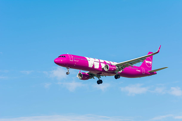 "The Pros and Cons of Flying on Wow Air" Credit to @PatiTravels