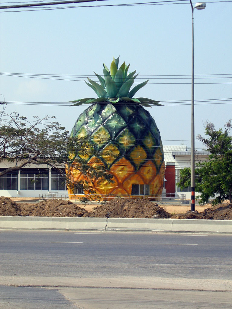 pineapple-bldg.jpg