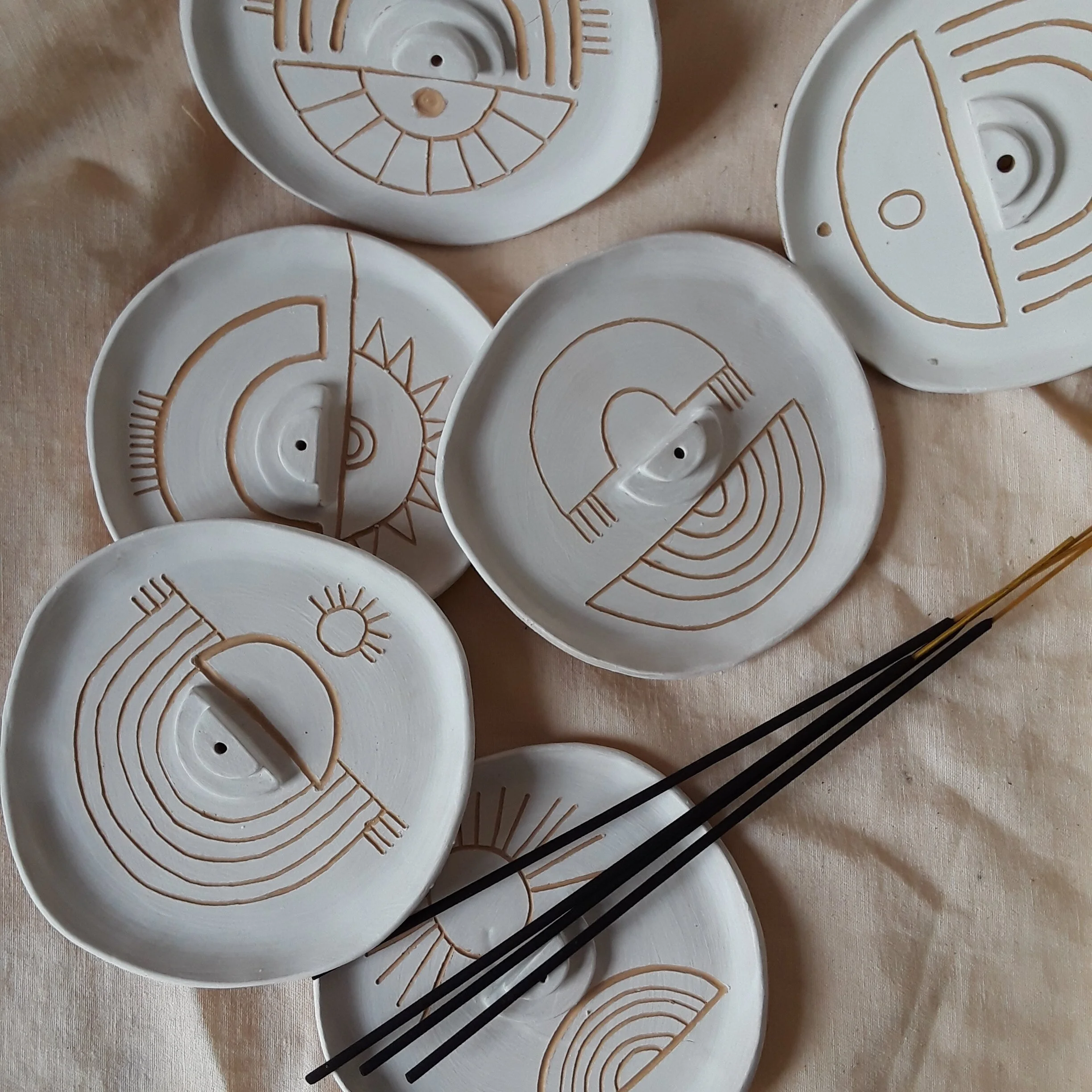 sgraffito-incense-dish-1.jpeg