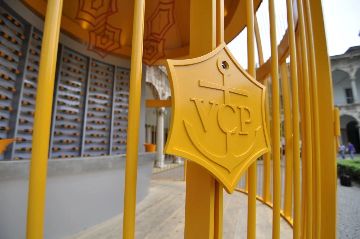   Stemma Veuve Clicquot:  Stemma realizzato per chiusura porta bottiglia. 