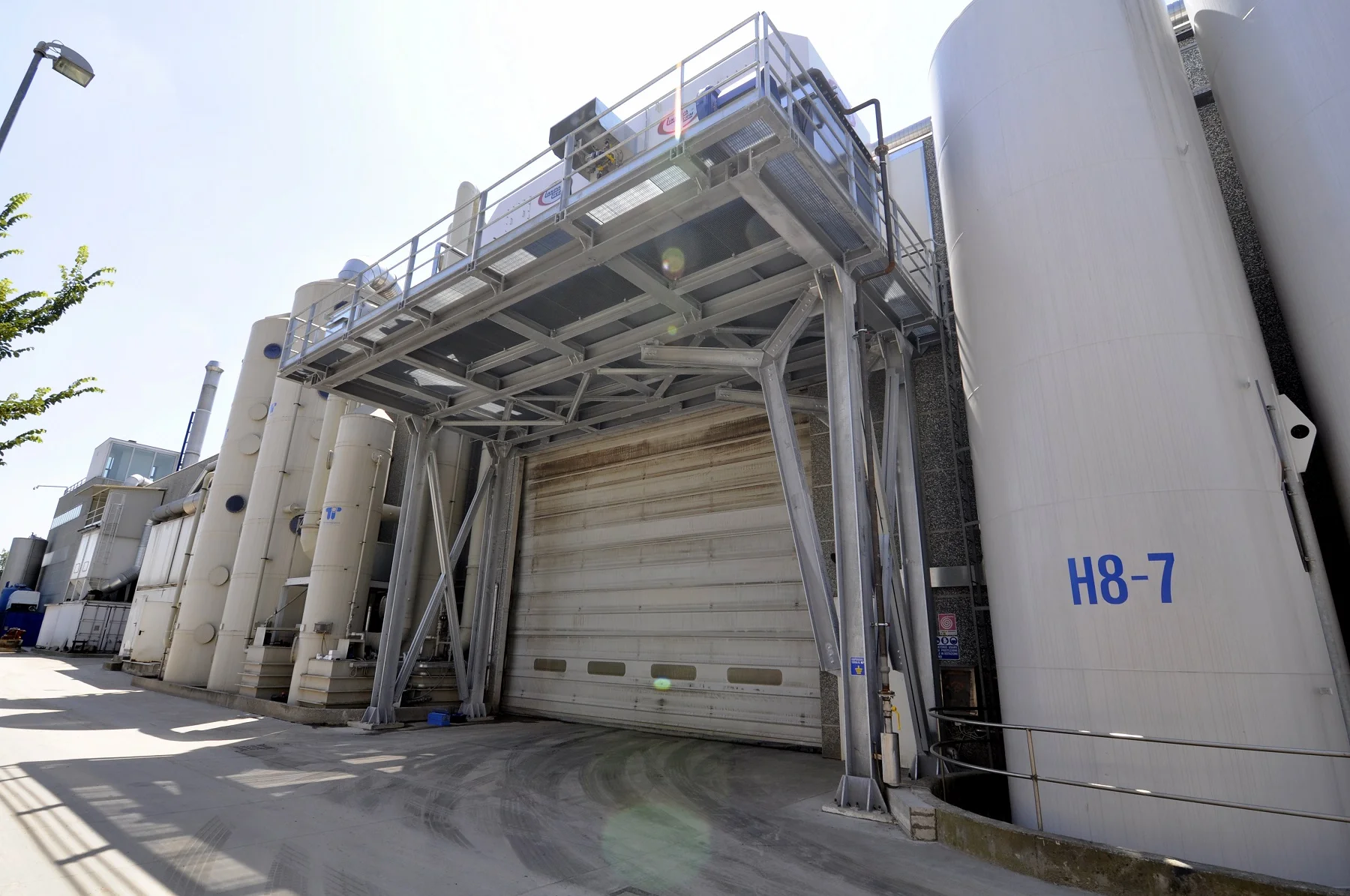   Struttura portante CE 1090:  Struttura progettata, realizzata e installata in sole quattro settimane. Peso complessivo 20.000 Kg 