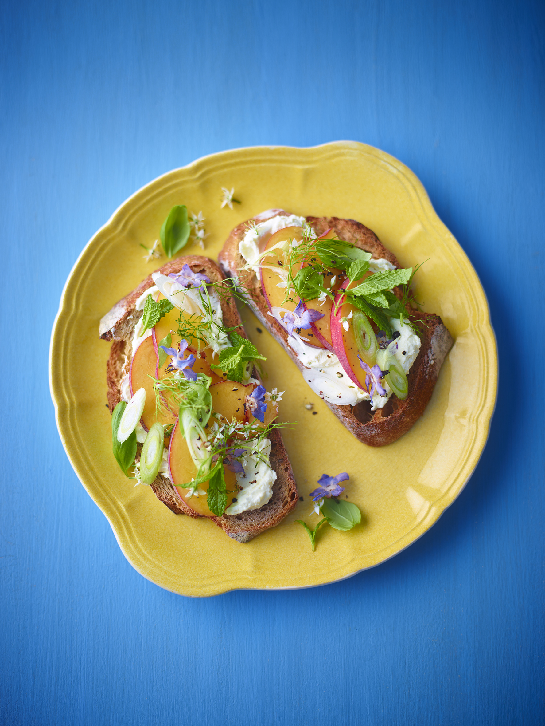 Goats curd and peach toasts_129.jpg