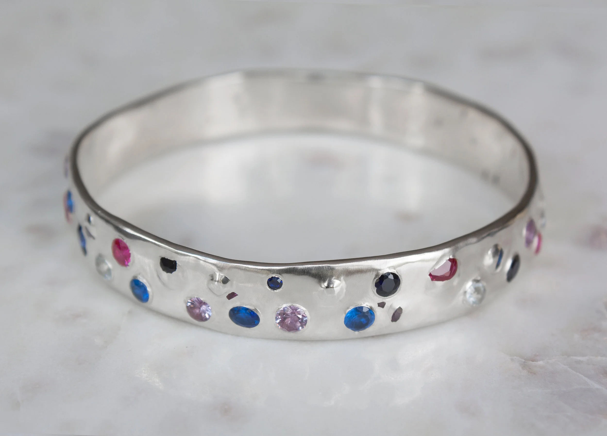 Silver_Bracelet_Angle_v02A.jpg
