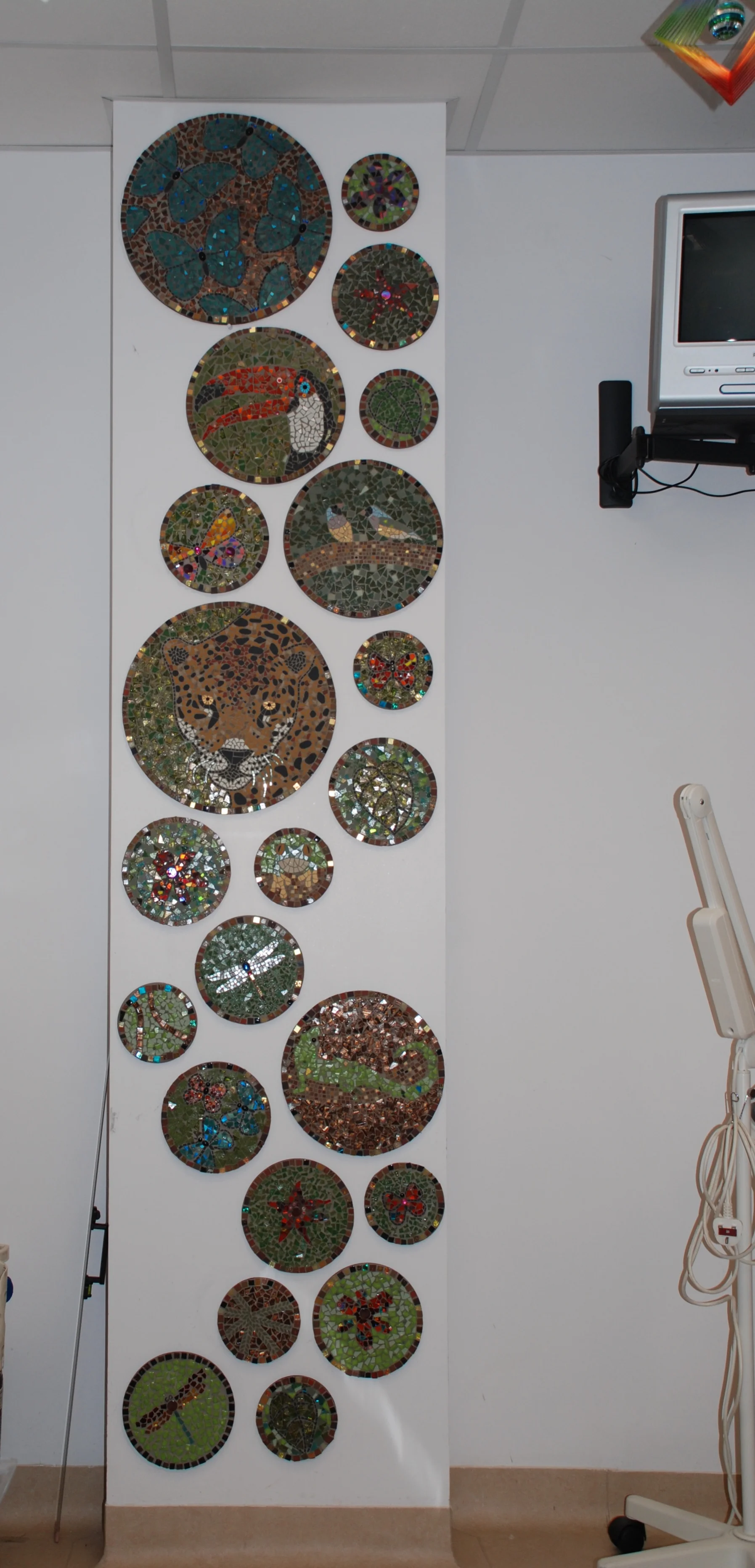   The Treatment room, Melanie's Ward, John Radcliffe Hospital.   First community arts project on Melanie's ward.&nbsp; We decided to create mosaics relating to the rainforest.&nbsp; Children on the ward, with their friends and families, worked on the