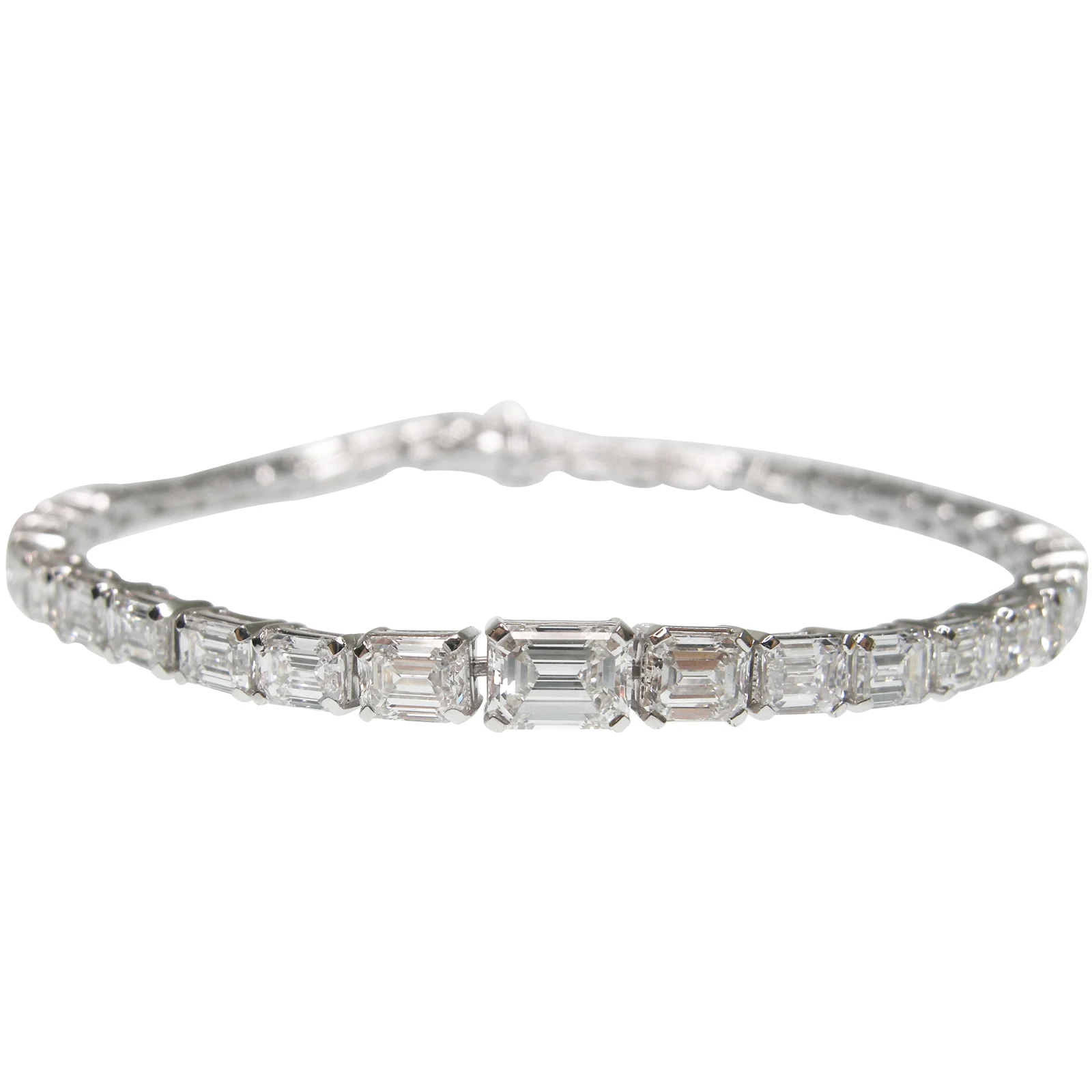 GRADUATED EMERALD CUT DIAMOND TENNIS BRACELET CLUSTER DIAMOND PENDANT BESPOKE FINE JEWELLERY BY SHAHINA HATTA