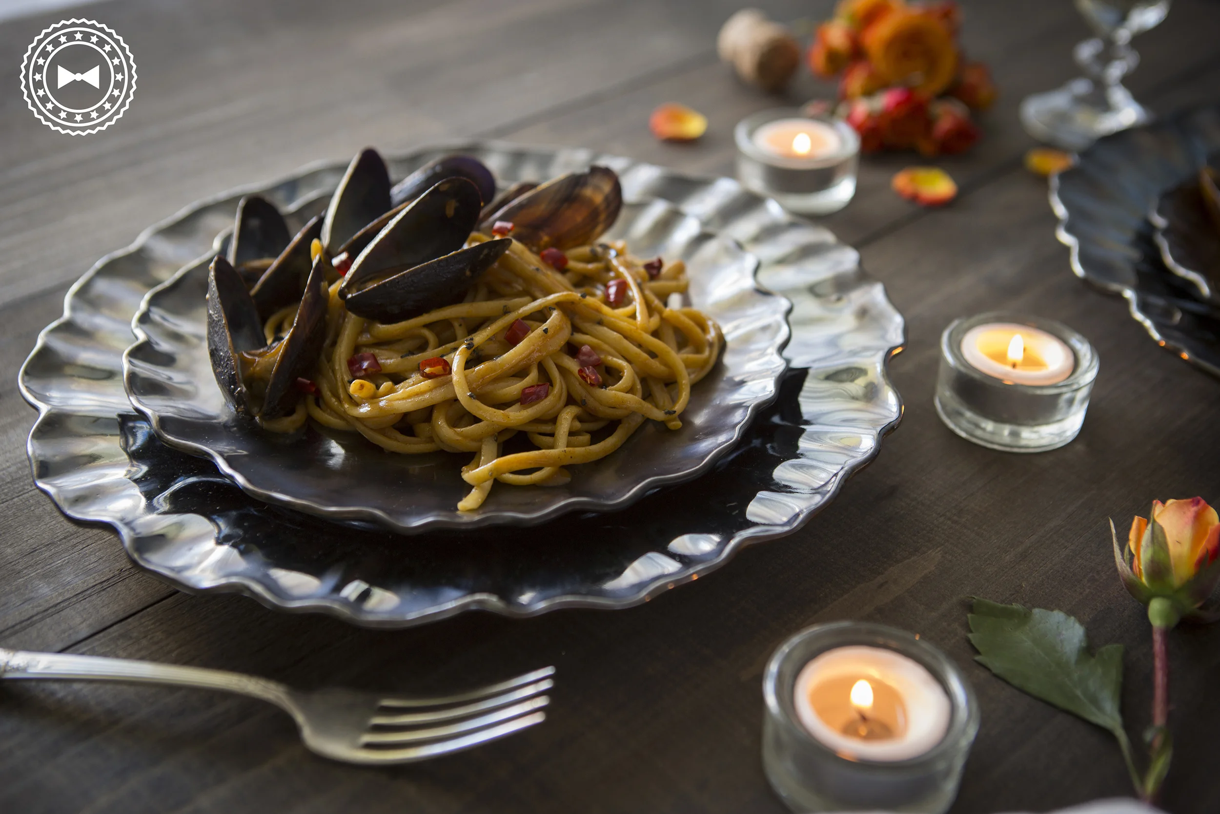 Mejillones sobre linguini en salsa cremosa de paprika y azafrán