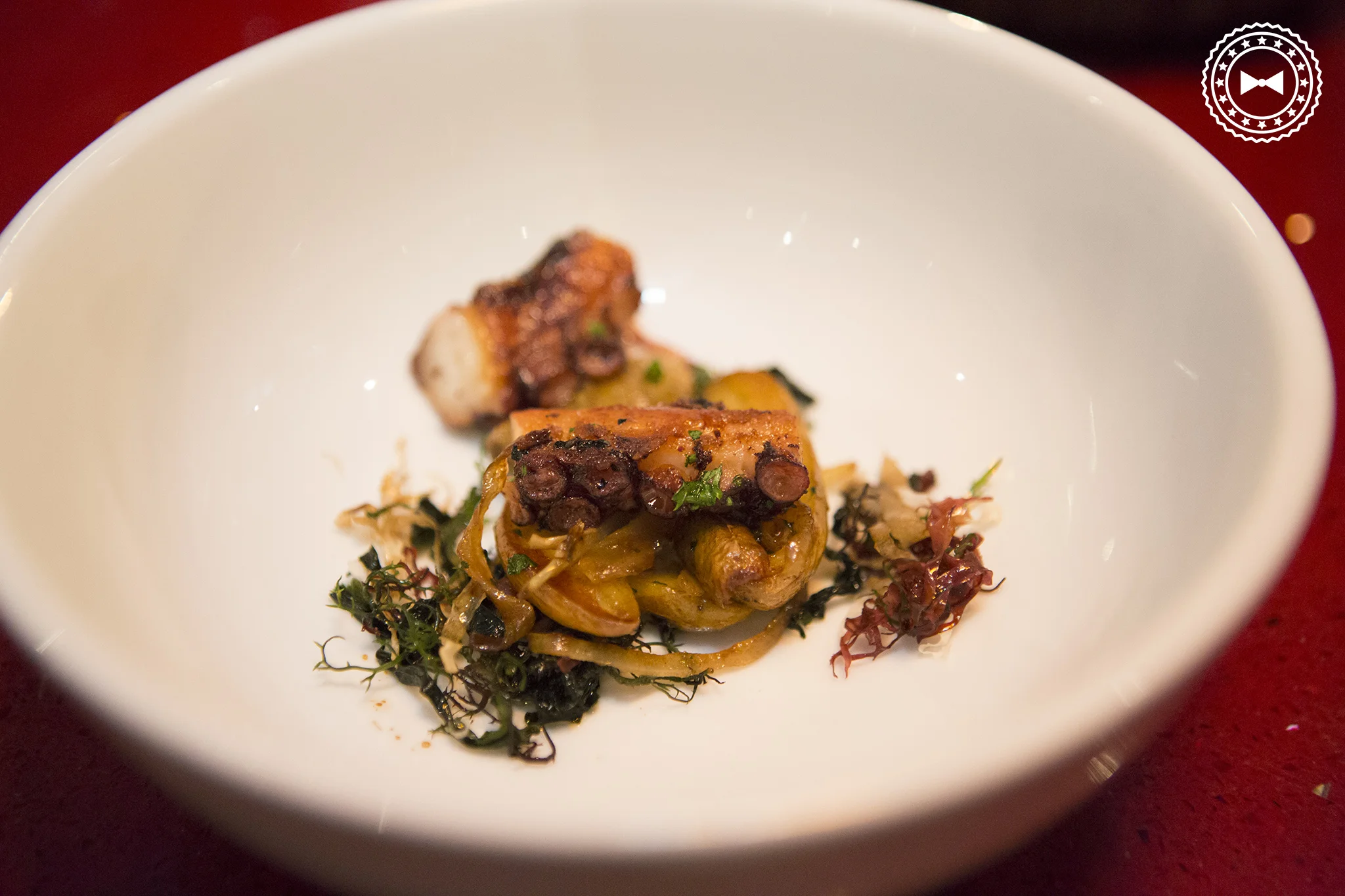 Pulpo, algas y patatas