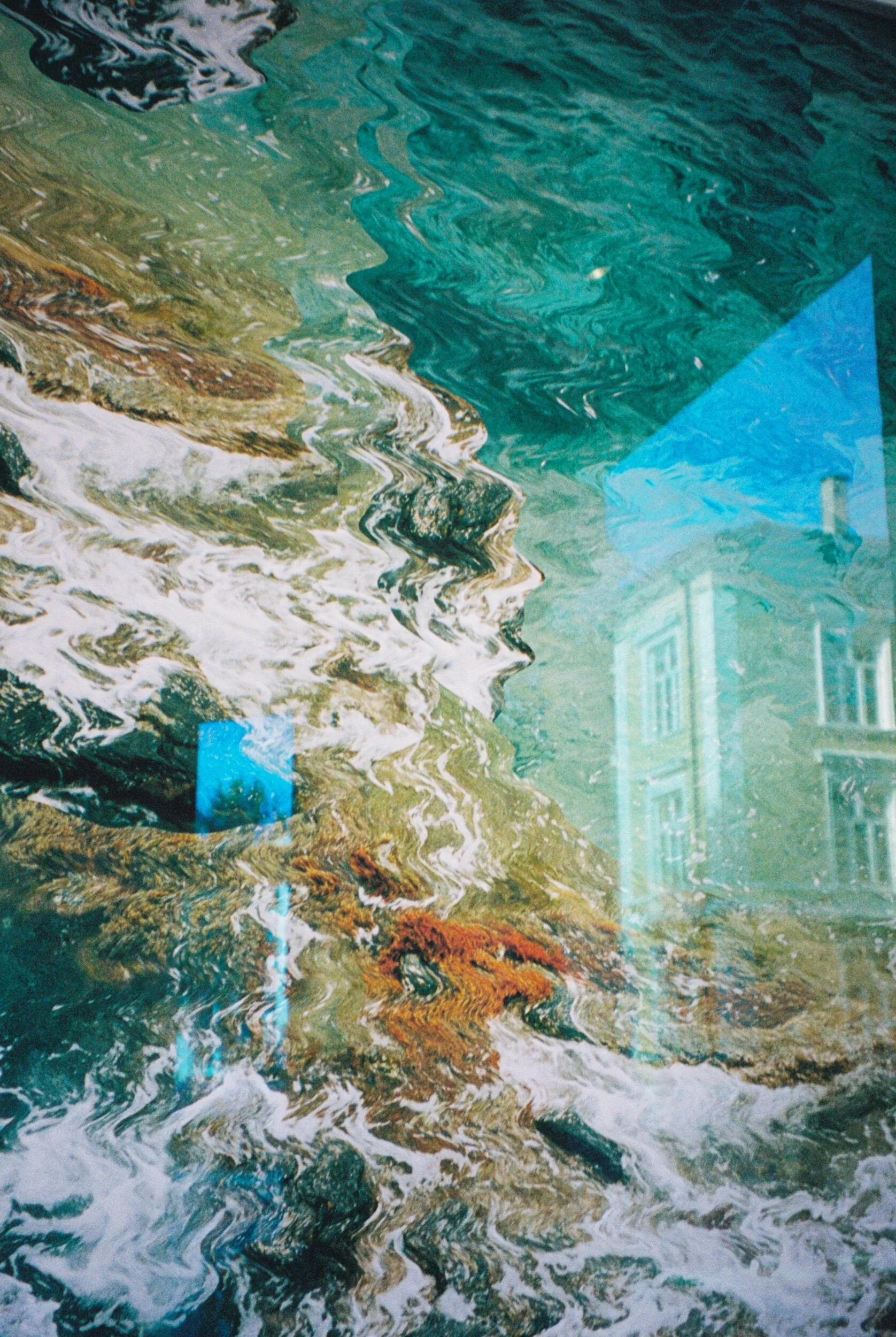 CCEB62FB-68F1-4078-ADA6-DDAEFCAEEF75