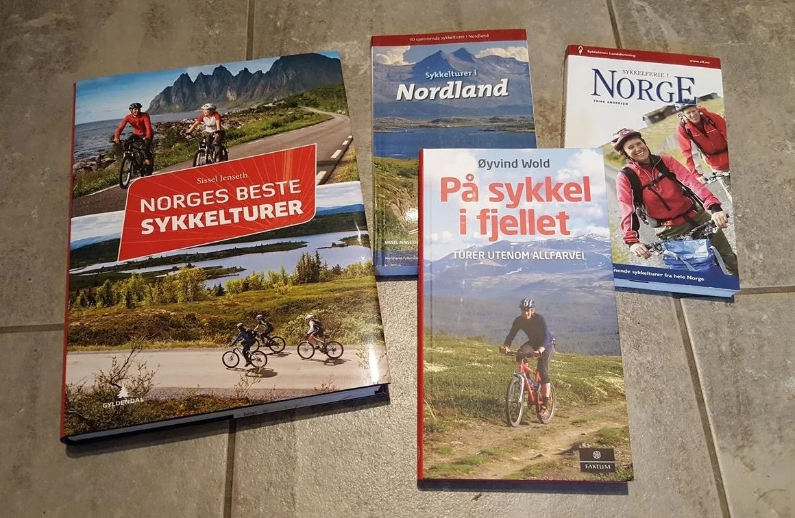 Det er mye inspirasjon å finne i sykkelguidebøker.