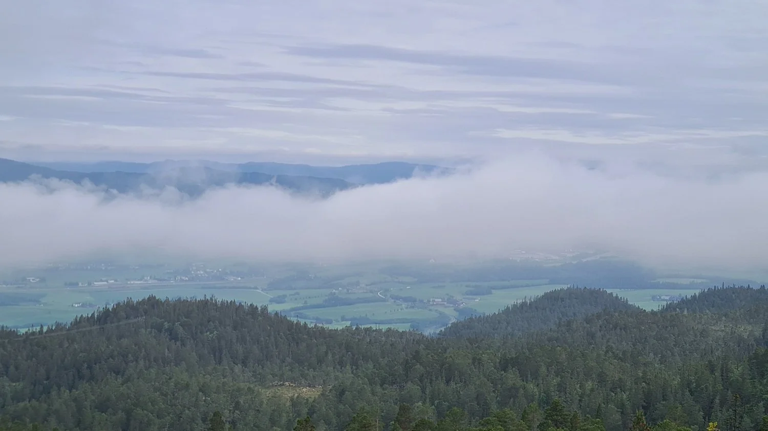utsikt-vassfjellet-mot-trondheim-tåke.jpg