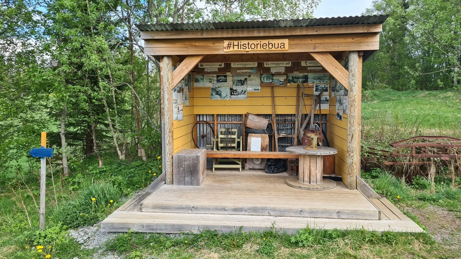 Gapahuk med navnet Historiebua.