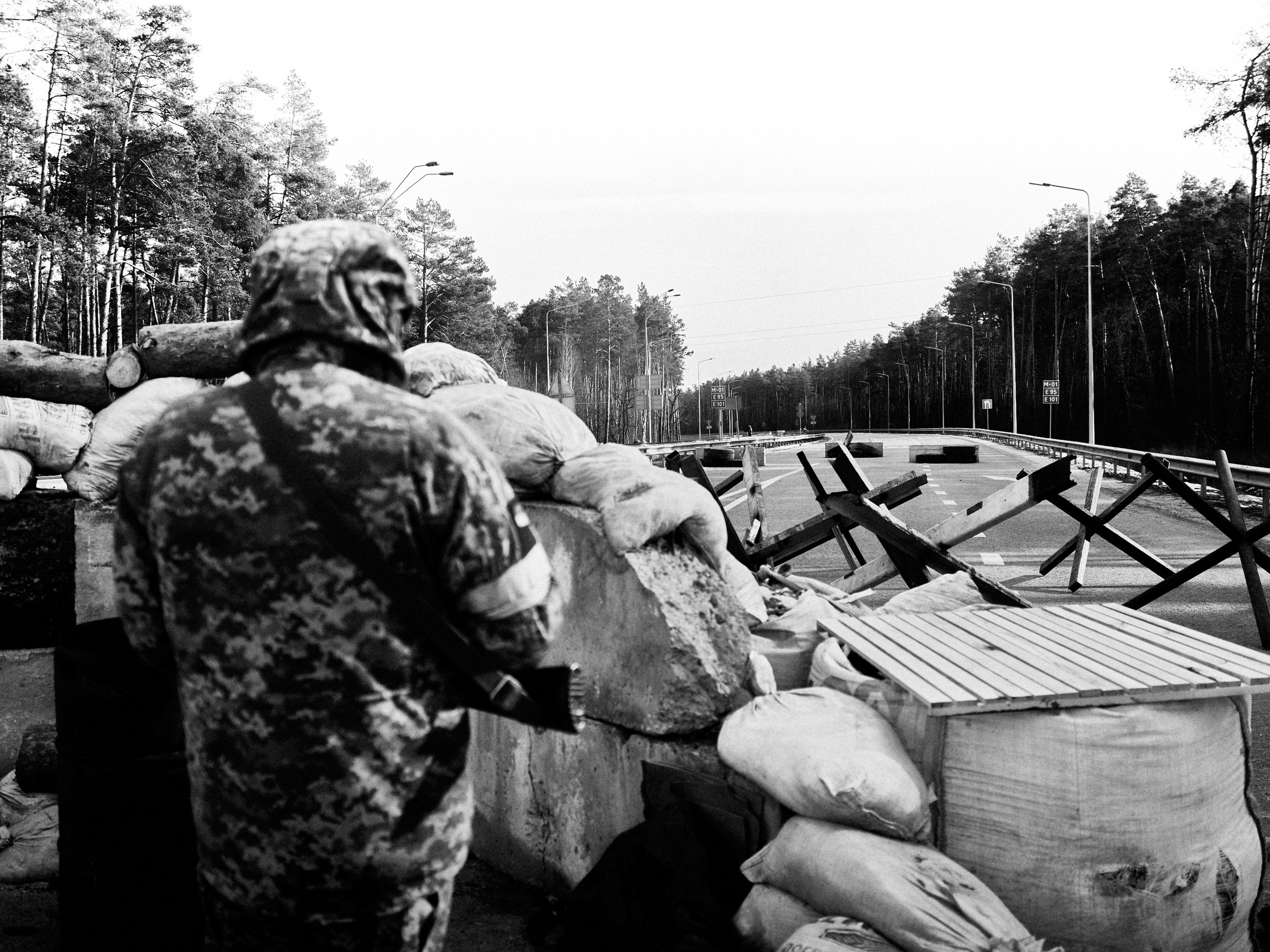 Highway checkpoint, Kyiv Oblast