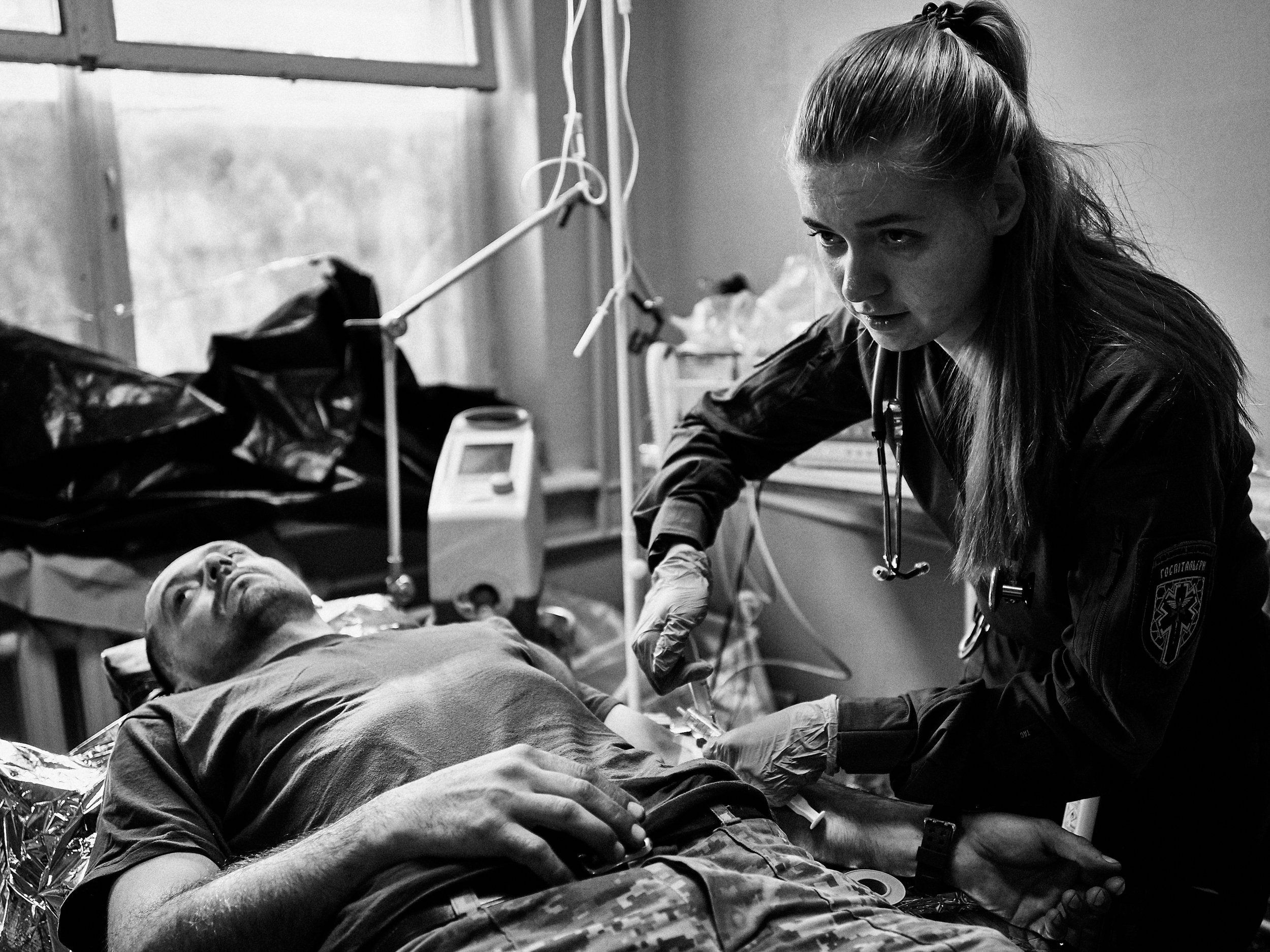 A medic treats a shellshocked soldier with morphine, Zaporizhzhia Oblast