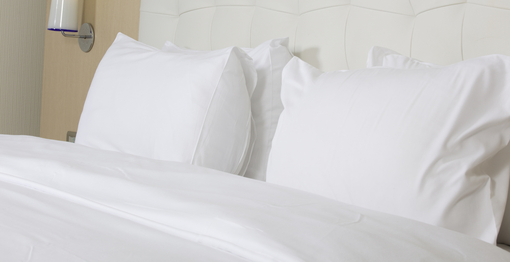 picture+of+white+hotel+bed+sheets.png