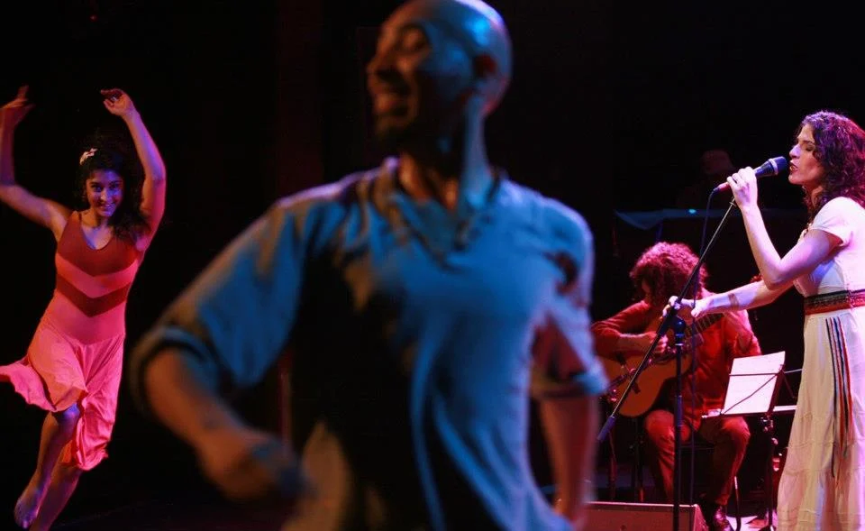 FOLCLORE ARGENTINO CON GISELA BAUM Y LOS AMAUTAS en Luz de Gas Bailarines: Eva Yufra y Jorge Talquenca. Barcelona 2013 https://vimeo.com/channels/giselabaum/46292762 https://www.youtube.com/watch?v=X0SrhOpRh3A
