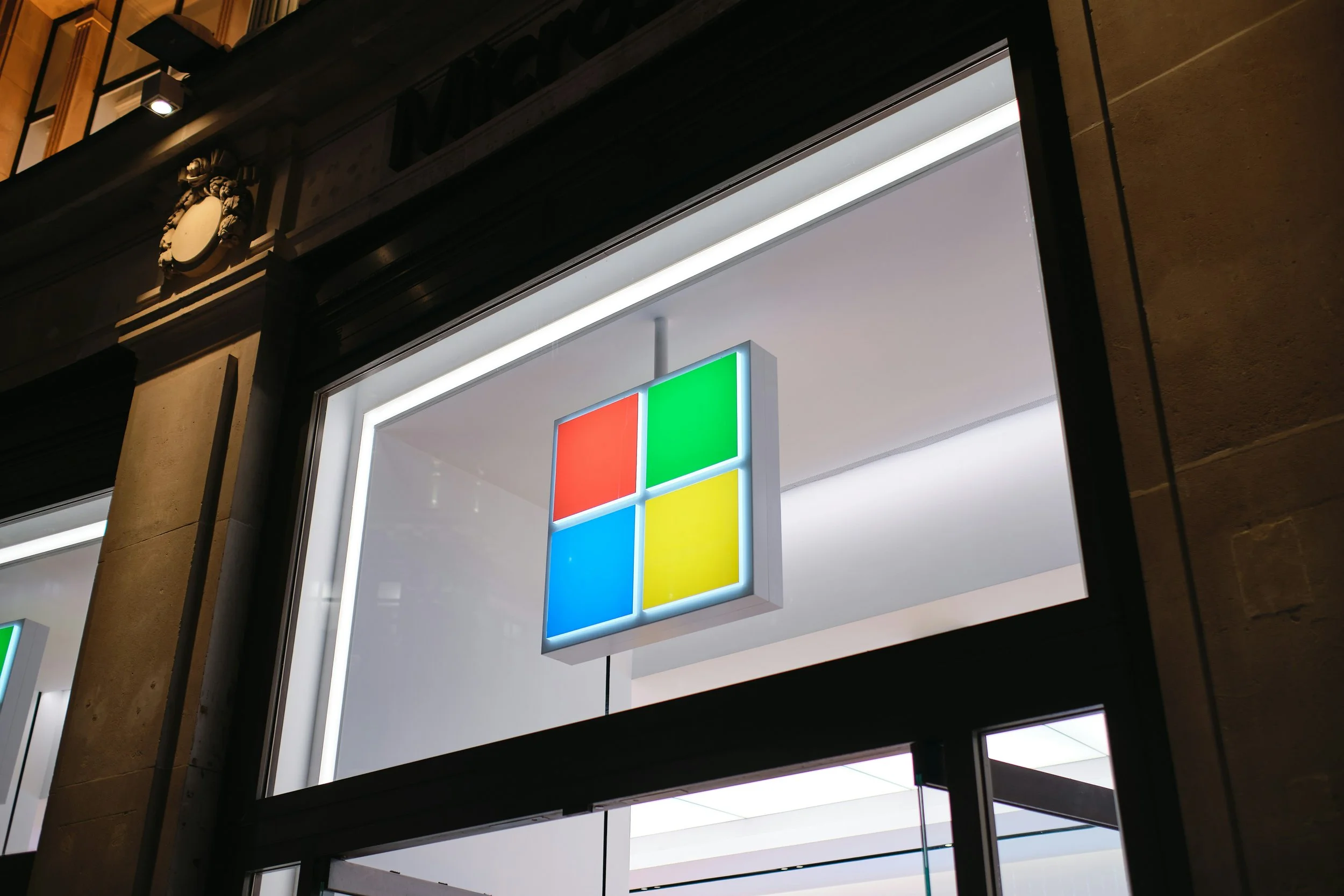 What Is Microsoft Sales Copilot &amp; What Does It Do?  