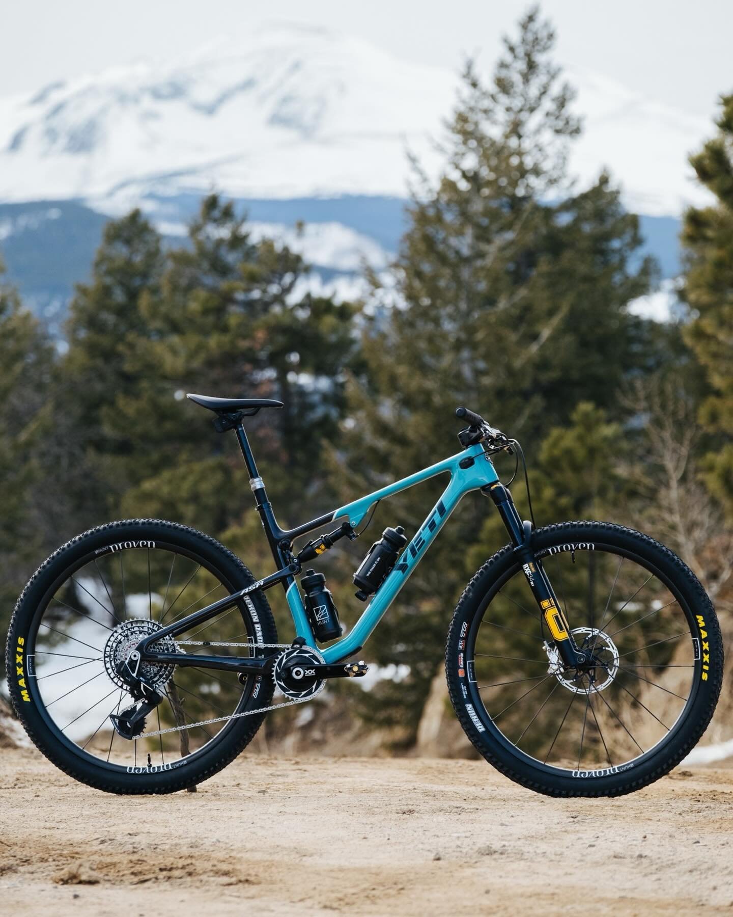 My @yeticycles ASR 🤤

&bull; @ohlinsracingmtb RXC 34 M.1 Carbon Fork and TXC1 Shock
&bull; @ceramicspeedx T-type OSPW and Bottom bracket
&bull; @hunt.mountain Proven Race XC Carbon Spoke wheels
&bull; @fizikofficial Vento Argo X1 Saddle
&bull; @look