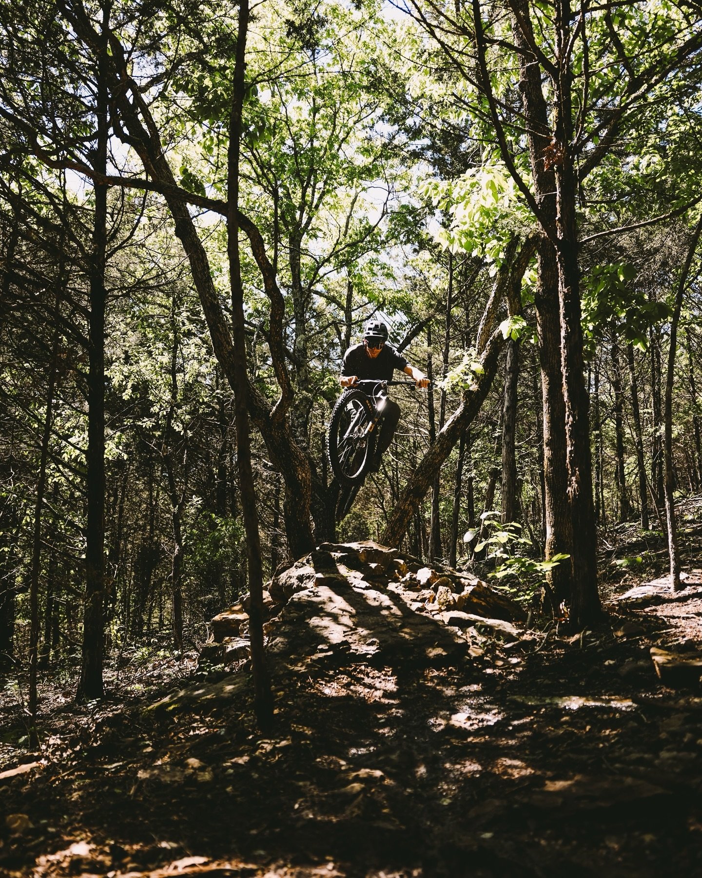 Always a good time getting out to @howlerbikepark when I&rsquo;m in the Ozarks! 

Back when I was living in the area this is the kind of place I would dream of and It&rsquo;s so rad to see it come to life. With a shuttle running all day and trails fo