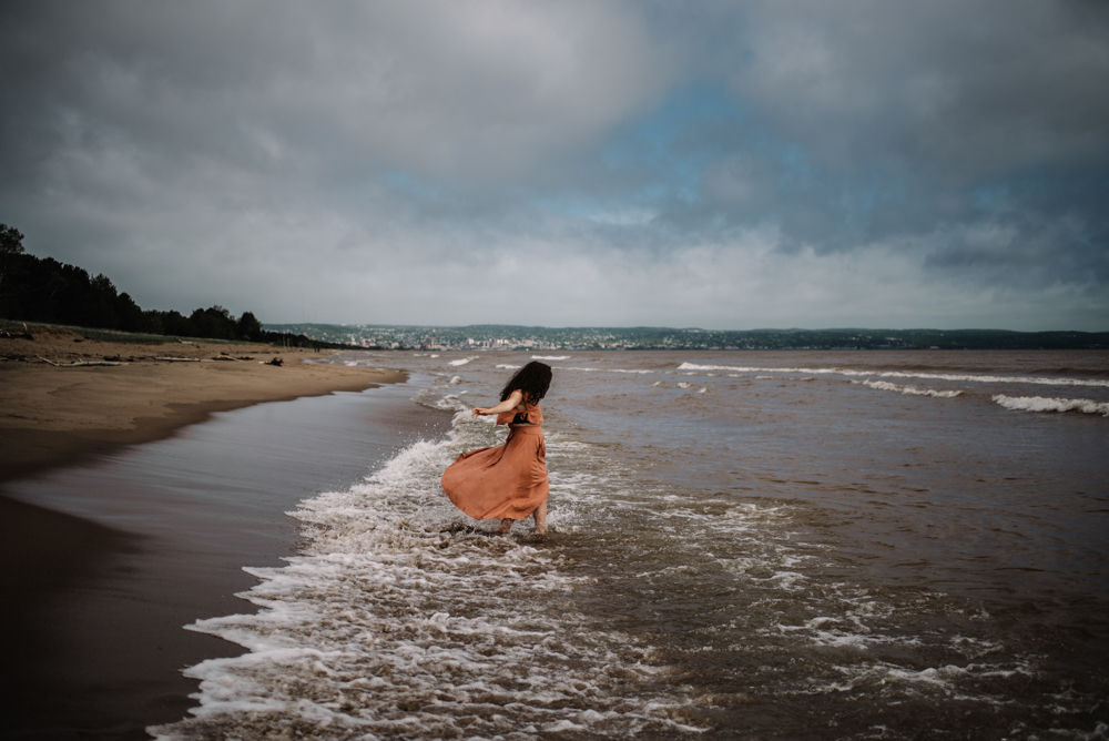 Clare - Lake Superior - North Shore Duluth Minnesota - Stormy Lake Portraits - White Sails Creative Photography_24.JPG