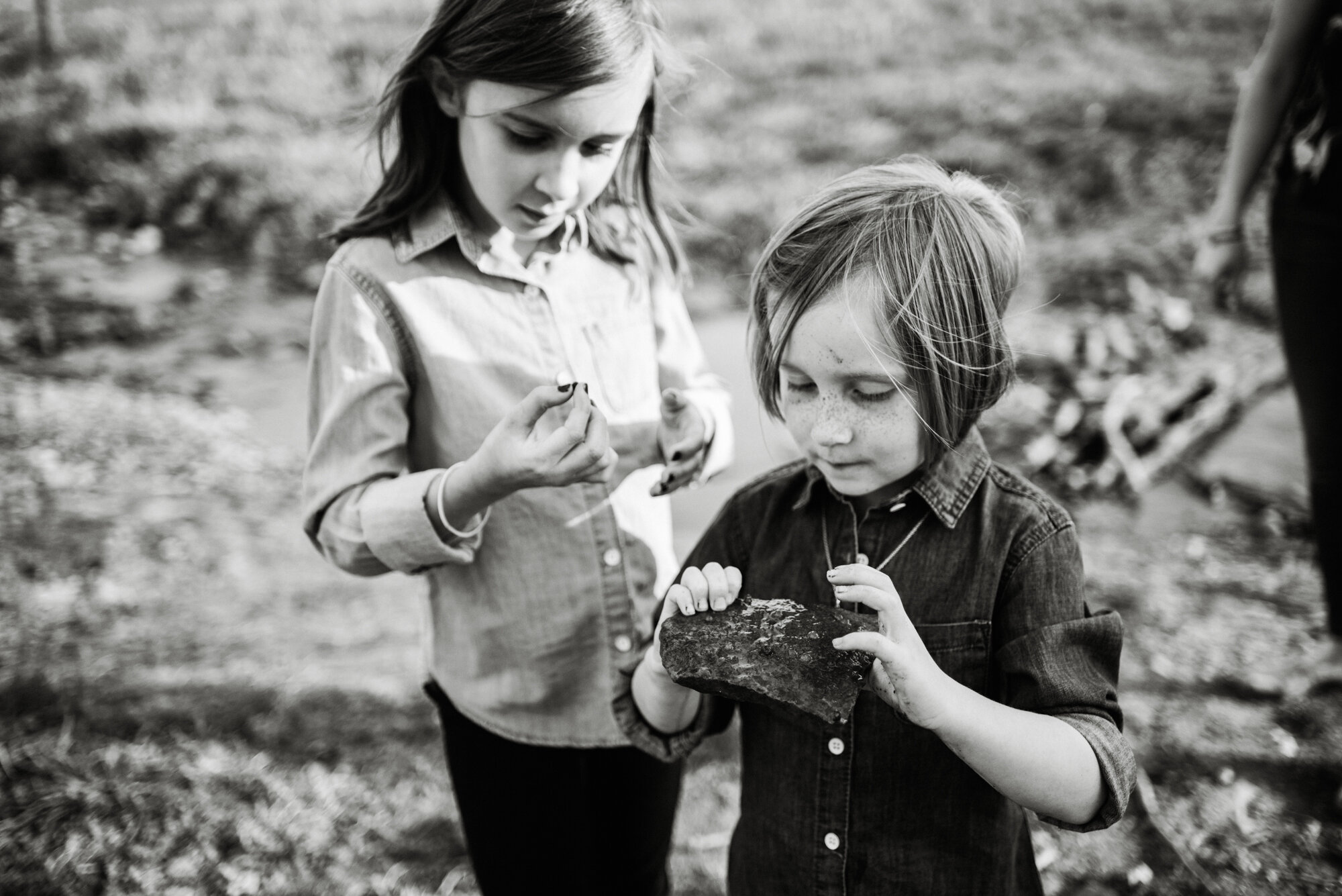 Documentary Family Photography - Virginia Farm House Family Photo Shoot - Mountain Family Photo Shoot - Adventurous Family Photo Shoot_12.jpg