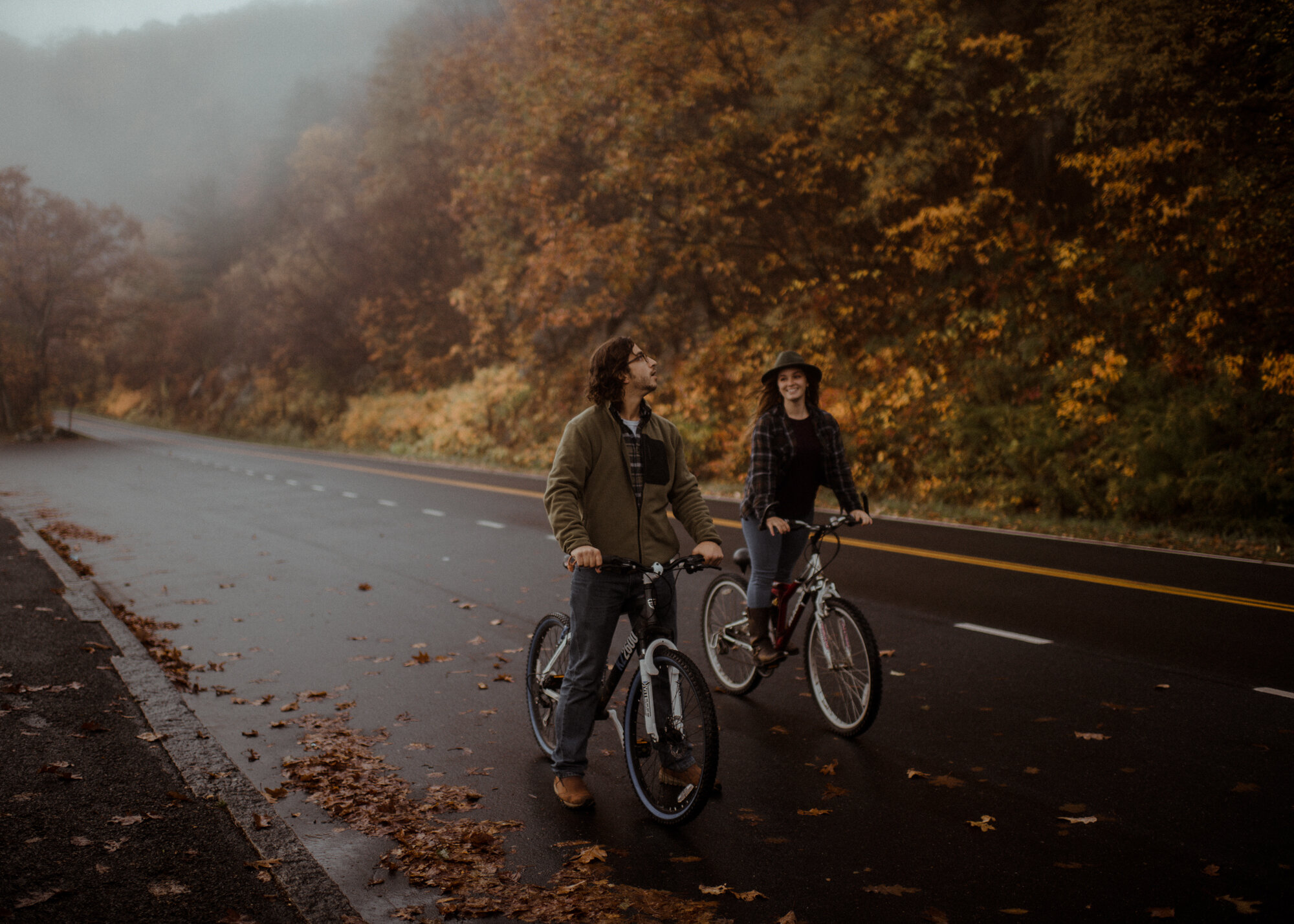 Shenandoah National Park Couple Photo Shoot - Autumn Photo Shoot on the Blue Ridge Parkway - Couple Bicycle Photo Shoot - Foggy Couple Photo Shoot - White Sails Creative_23.jpg