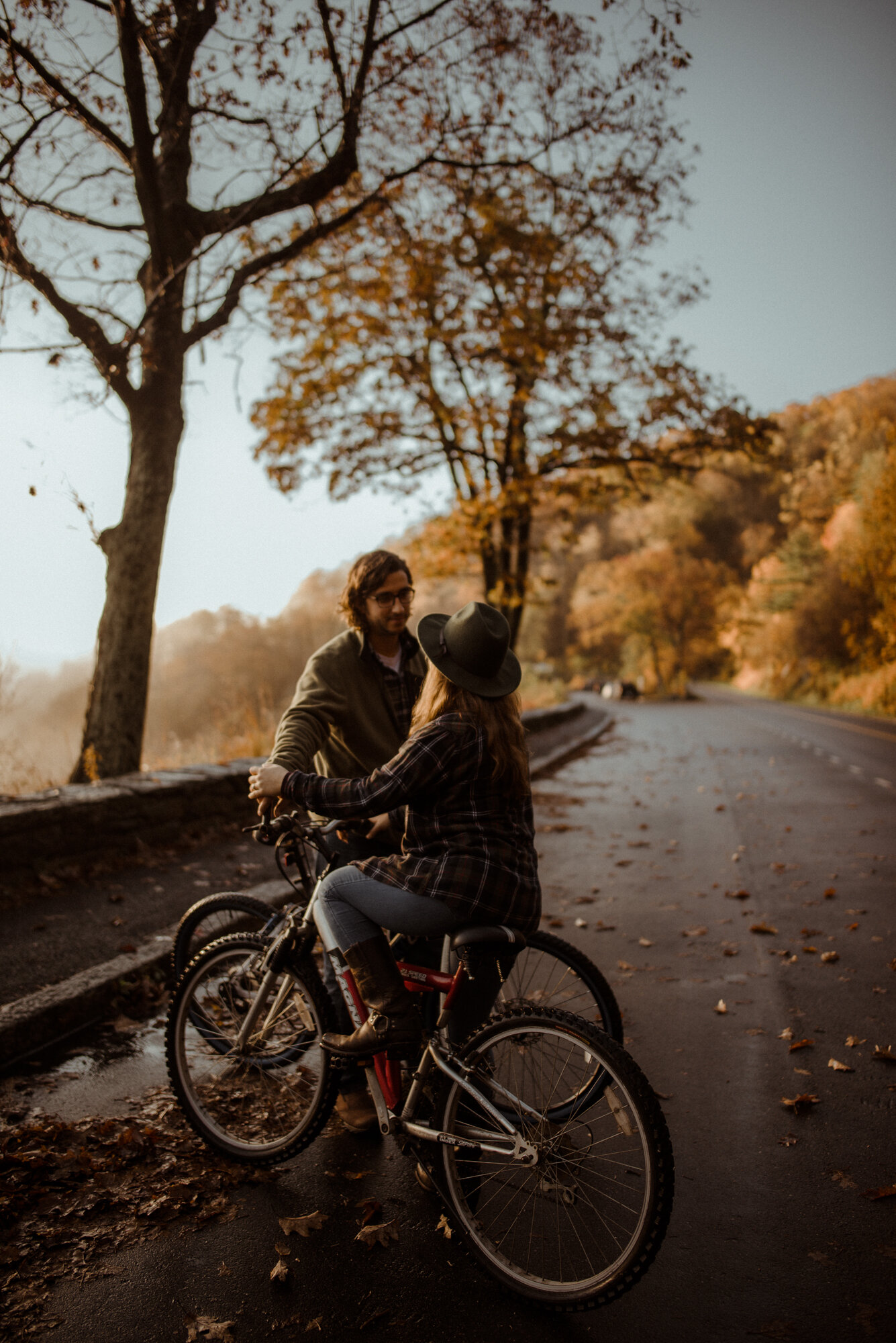 Shenandoah National Park Couple Photo Shoot - Autumn Photo Shoot on the Blue Ridge Parkway - Couple Bicycle Photo Shoot - Foggy Couple Photo Shoot - White Sails Creative_35.jpg