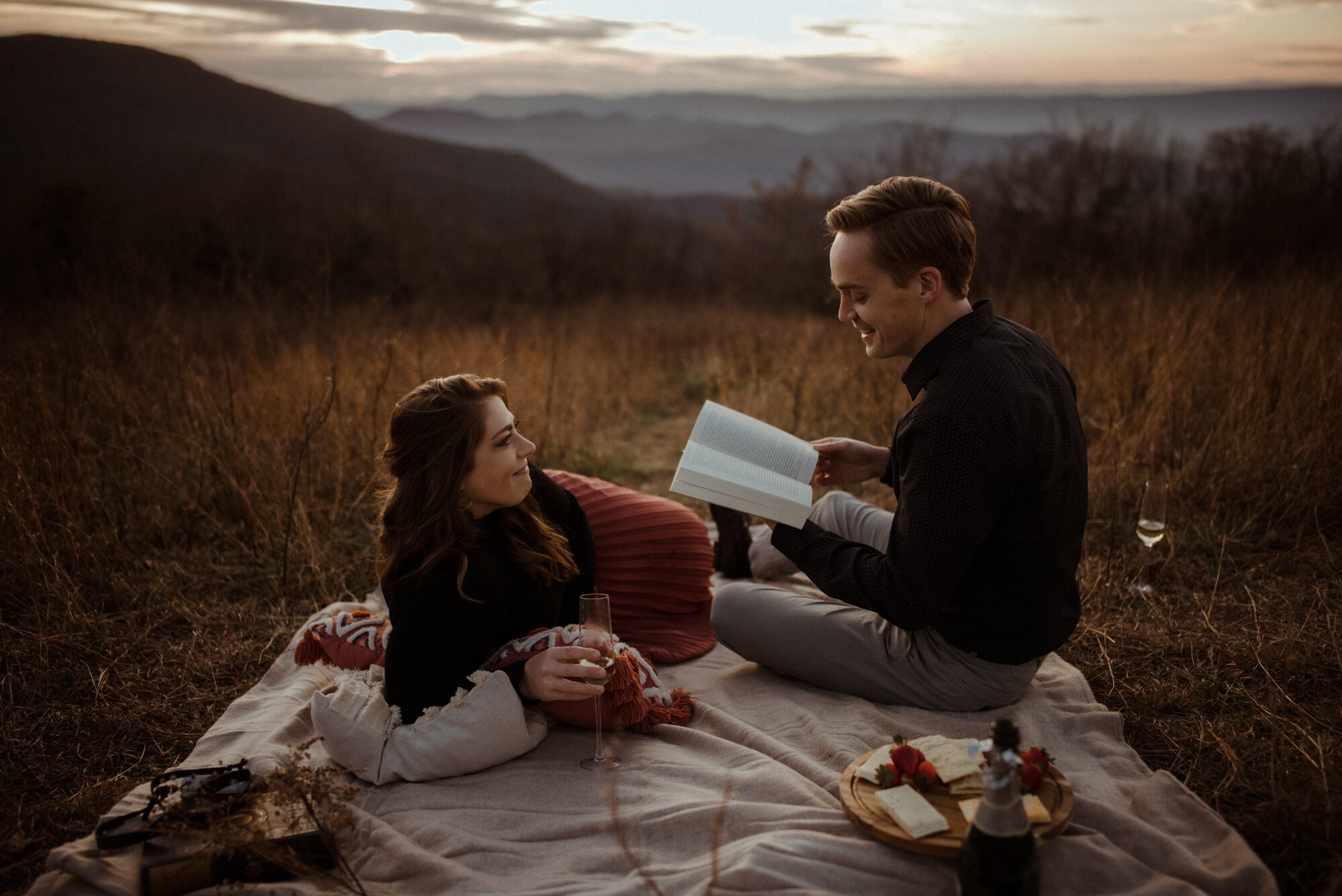 Autumn Engagement Session in Shenandoah National Park - Skyline Drive Couples Photo Shoot - Blue Ridge Parkway Picnic Engagement Session - White Sails Creative_27.jpg