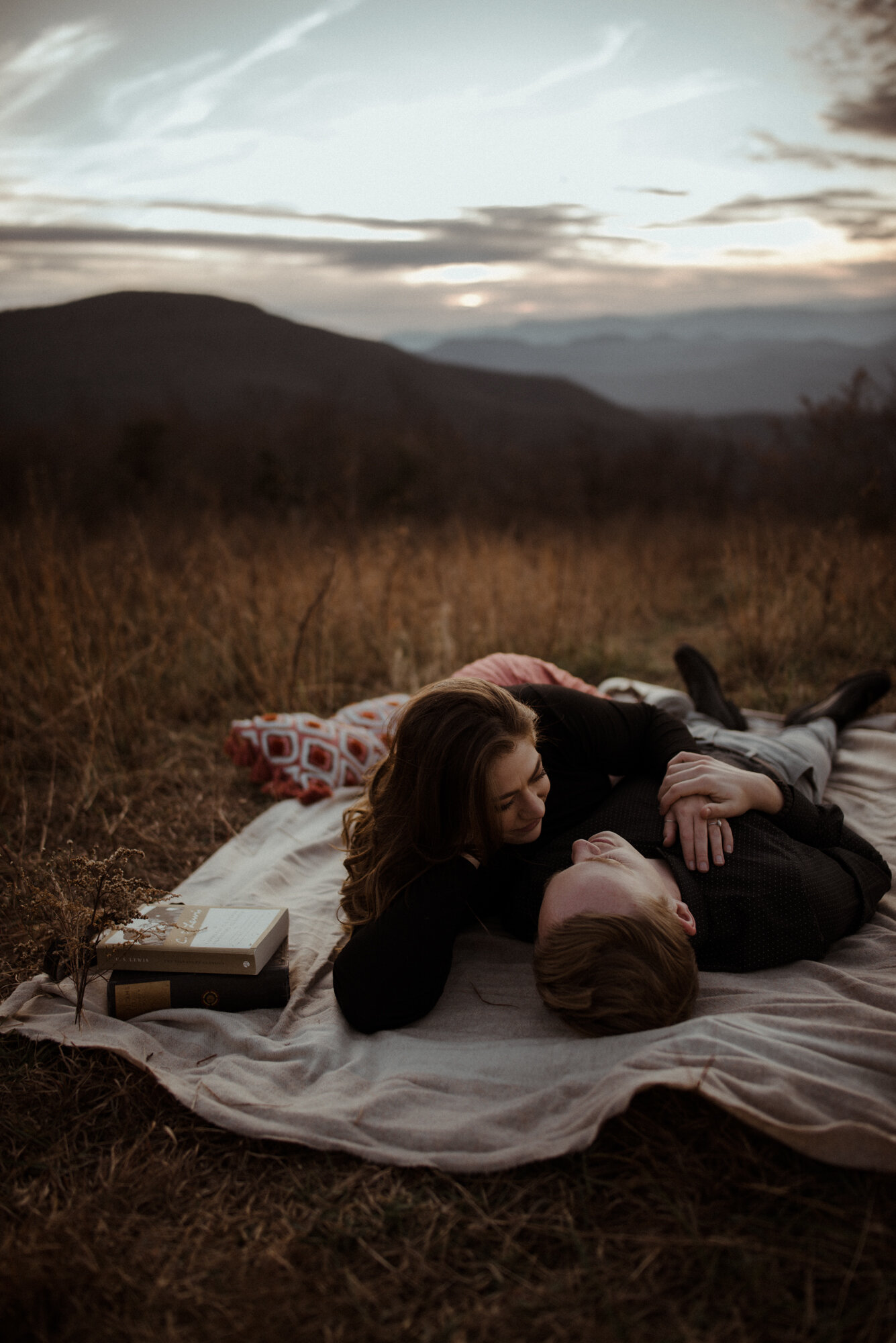 Autumn Engagement Session in Shenandoah National Park - Skyline Drive Couples Photo Shoot - Blue Ridge Parkway Picnic Engagement Session - White Sails Creative_37.jpg