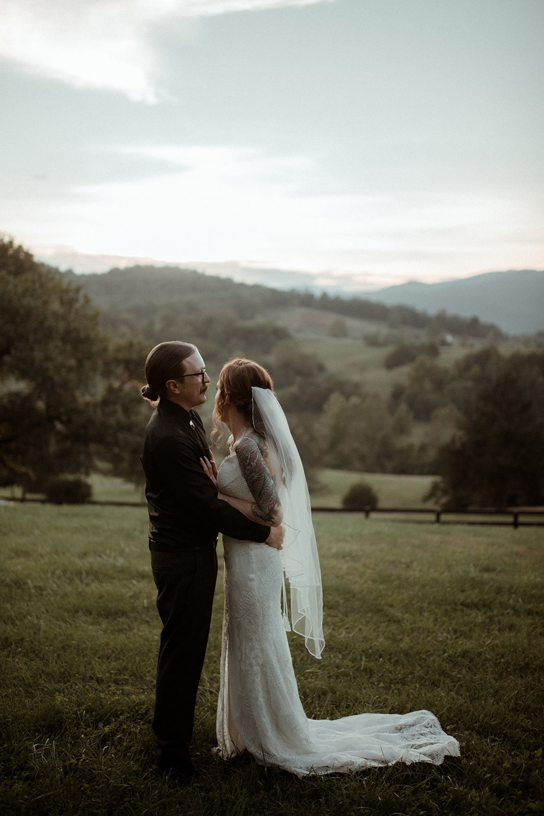 Intimate Airbnb Wedding in Virginia Mountains - Blue Ridge Wedding - White Sails Creative_111.jpg