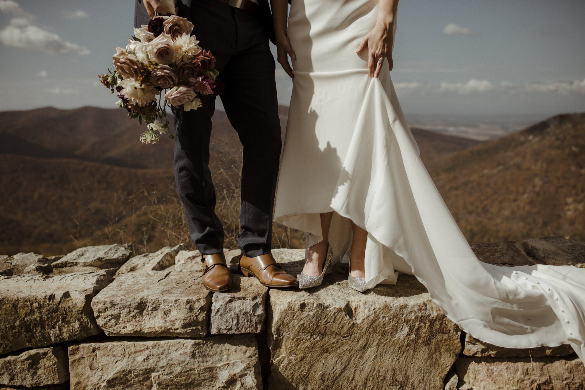 Autumn+Elopement+on+Shenandoah+National+Park+-+Glamorous+Elopement+in+the+Blue+Ridge+Mountains+-+Picnic+Elopement+Inspiration_51.jpg